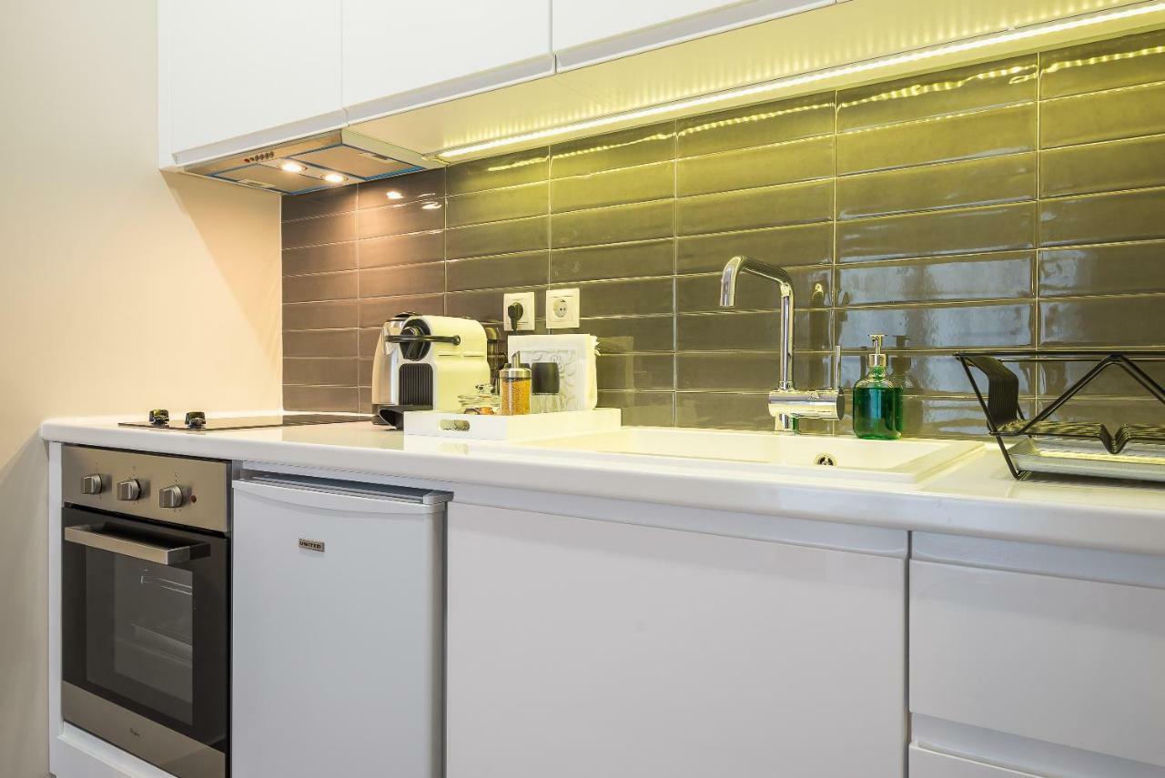 "Sunbow Earth"- Boutique New Apt In Dowtown Атина Екстериор снимка