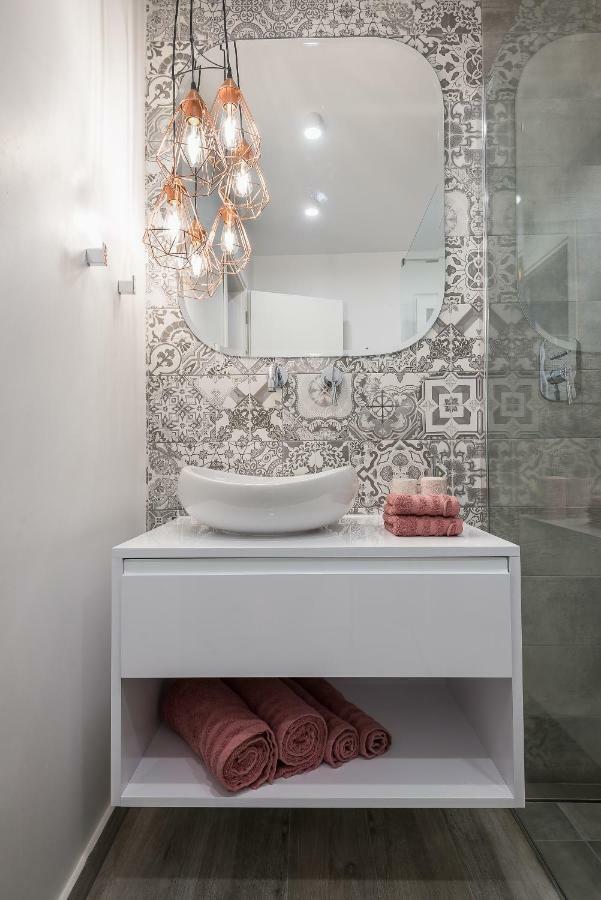 "Sunbow Earth"- Boutique New Apt In Dowtown Атина Екстериор снимка