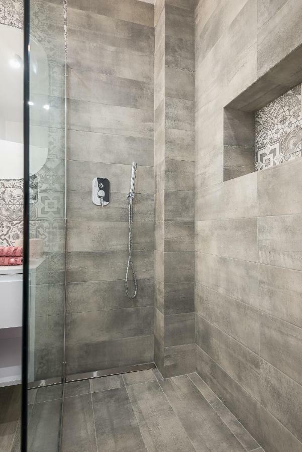 "Sunbow Earth"- Boutique New Apt In Dowtown Атина Екстериор снимка