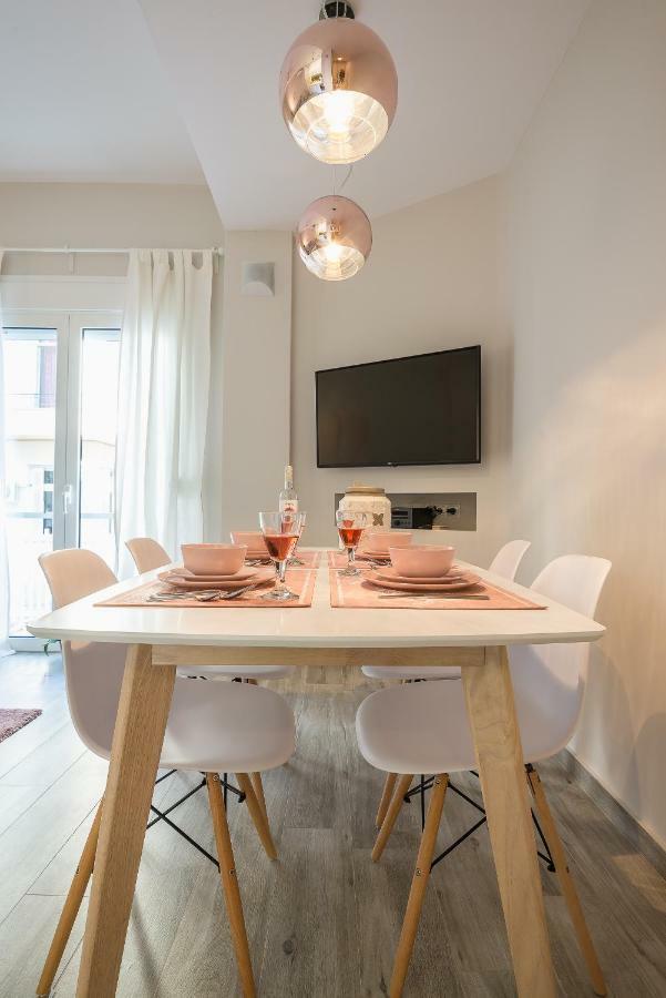 "Sunbow Earth"- Boutique New Apt In Dowtown Атина Екстериор снимка