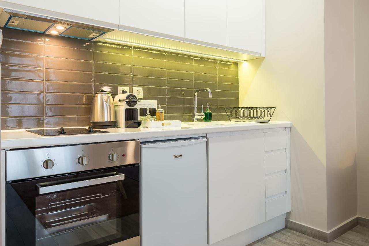 "Sunbow Earth"- Boutique New Apt In Dowtown Атина Екстериор снимка