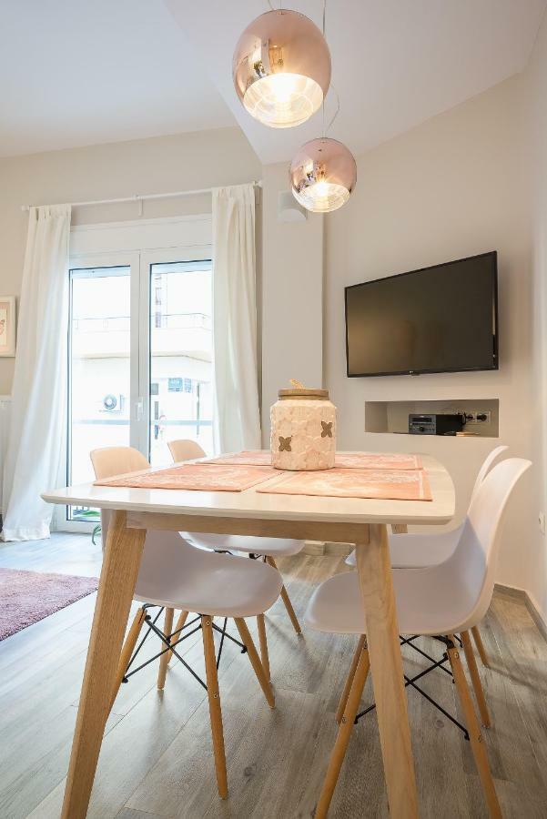 "Sunbow Earth"- Boutique New Apt In Dowtown Атина Екстериор снимка