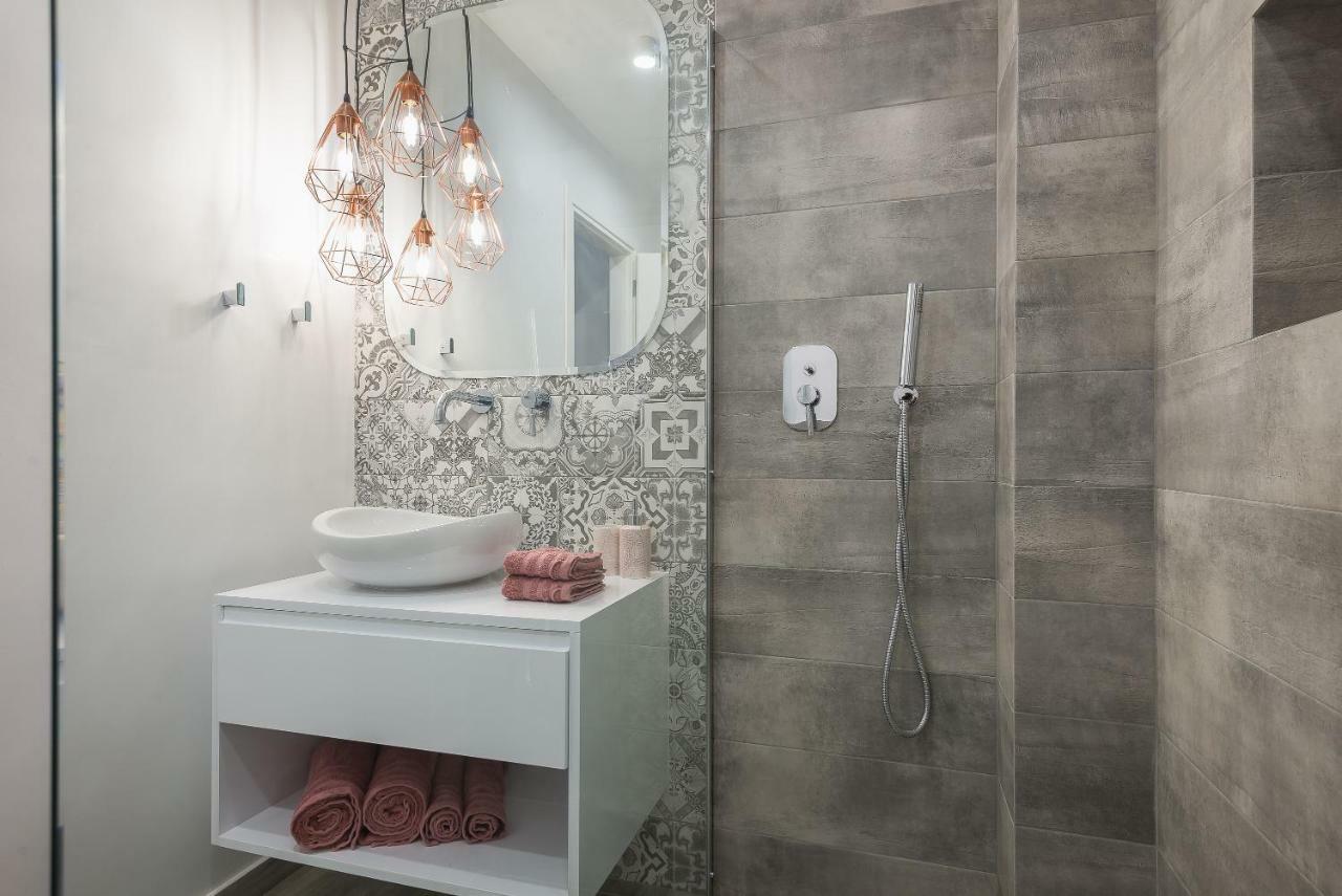 "Sunbow Earth"- Boutique New Apt In Dowtown Атина Екстериор снимка