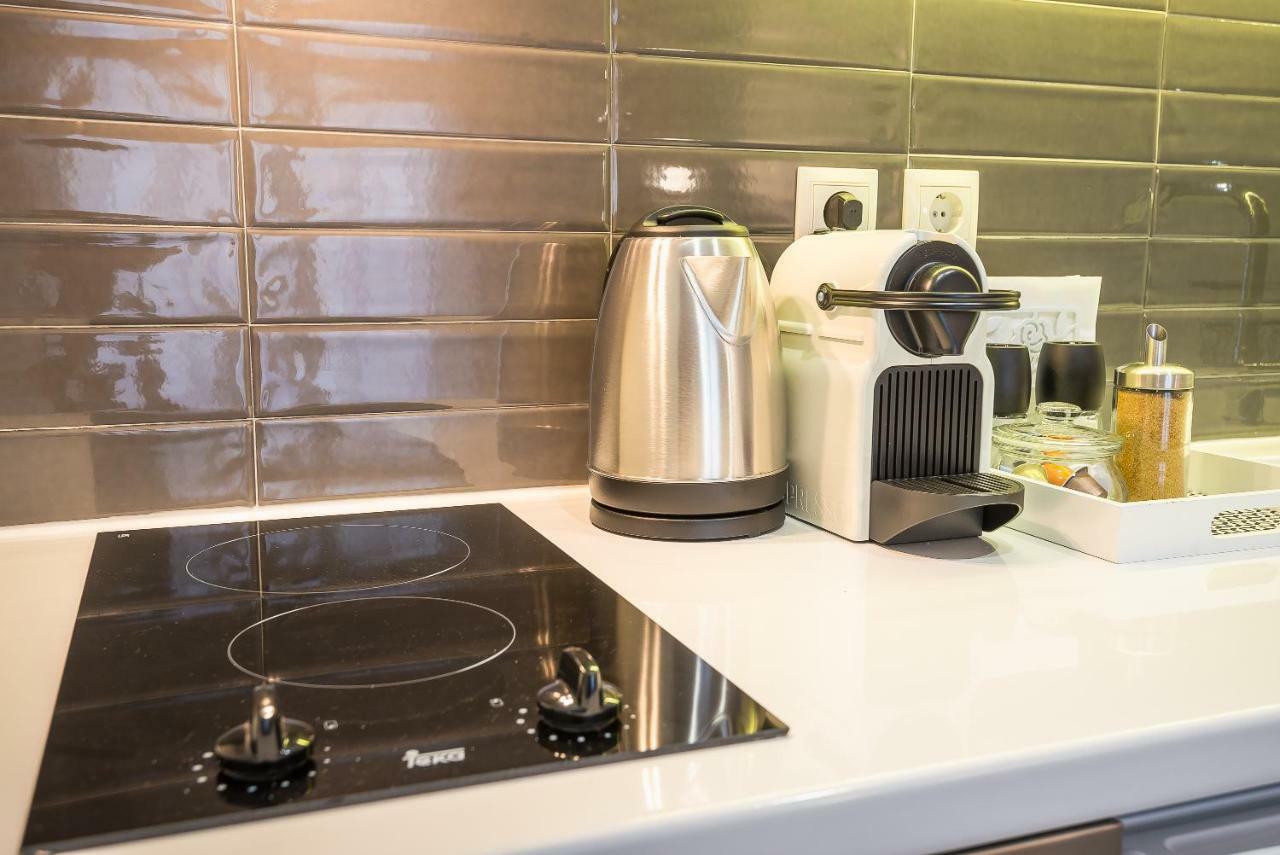 "Sunbow Earth"- Boutique New Apt In Dowtown Атина Екстериор снимка