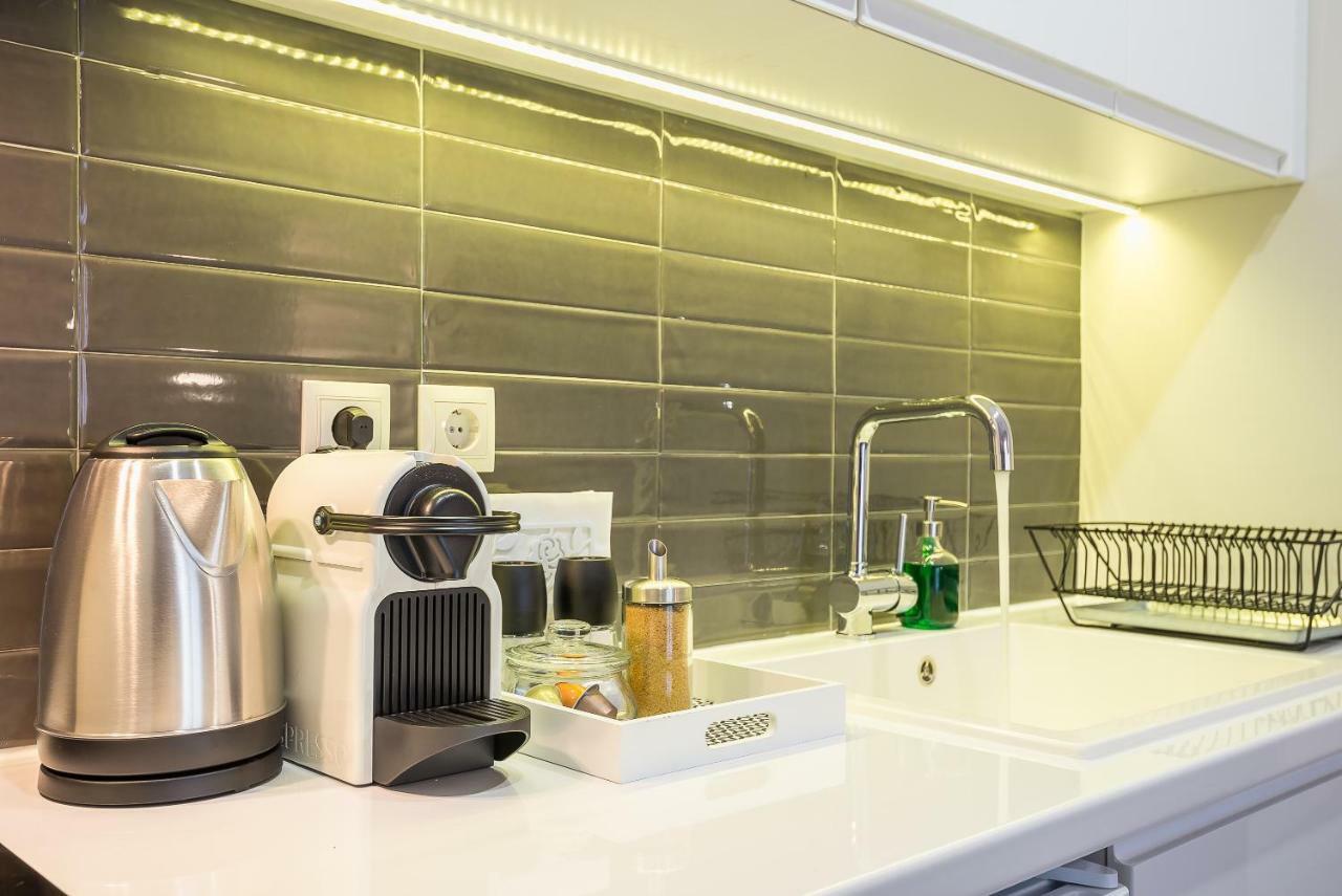 "Sunbow Earth"- Boutique New Apt In Dowtown Атина Екстериор снимка